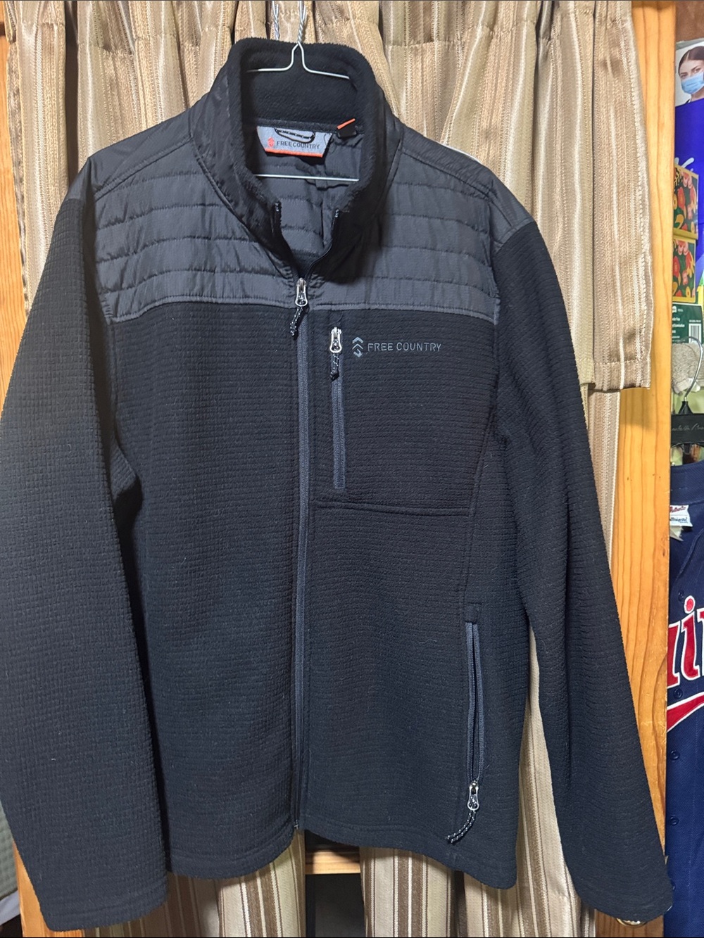 Free Country Men’s Black Lightweight Quilted-Shoulder Fleece Jacket